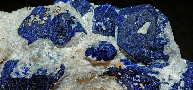 Lack of regulation limits Afghan gem mining