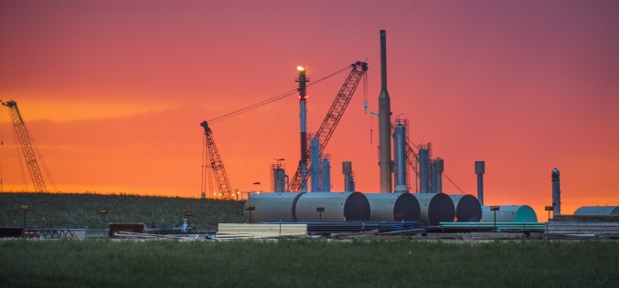 Oil glut could pose risk for U.S. shale oil revolution