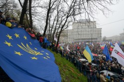 Ukraine caught in East-West tug-of-war