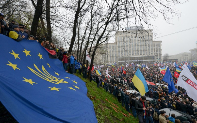 Ukraine caught in East-West tug-of-war