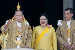 Thailand sits at edge of political storm
