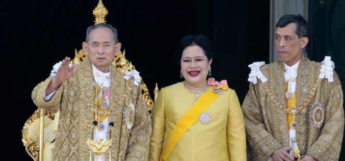 Thailand sits at edge of political storm
