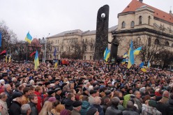 IMF oks Ukraine support plan, but risks could derail it