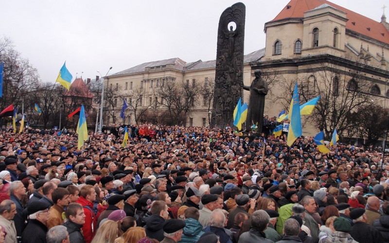 IMF oks Ukraine support plan, but risks could derail it