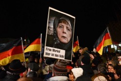 Merkel faces cracks in coalition over refugee policy
