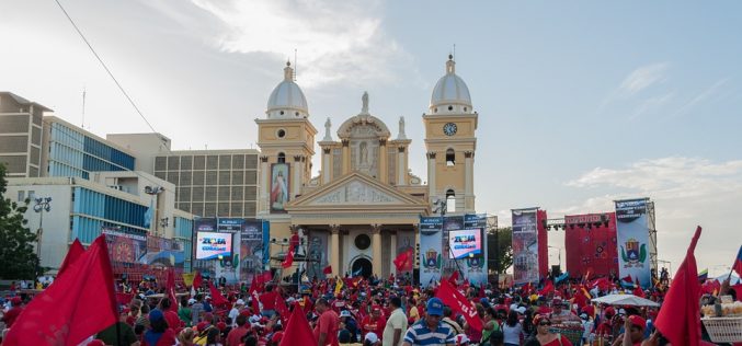 Why is the international community not intervening in Venezuela?